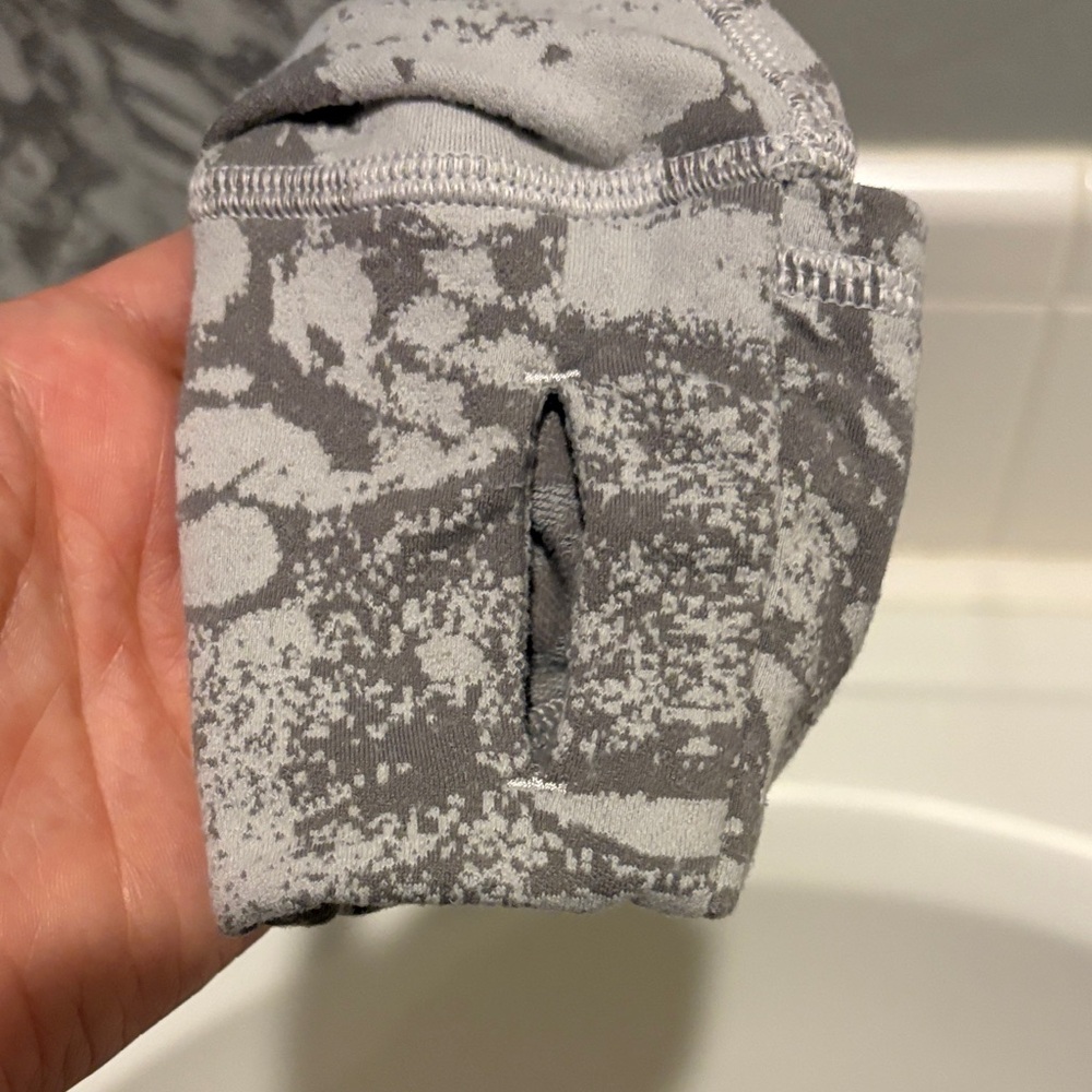 Lululemon Athletica Gray Abstract Sweatshirt - Picture 4 of 5